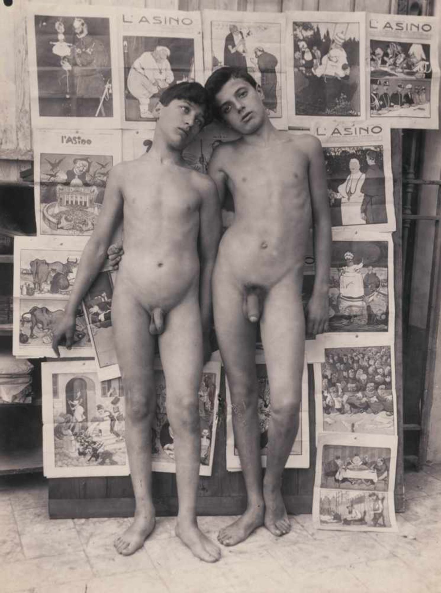 Plüschow, Guglielmo: Two nude youthsTwo nude youths. Circa 1900. Albumen print. 22,2 x 16,8 cm.