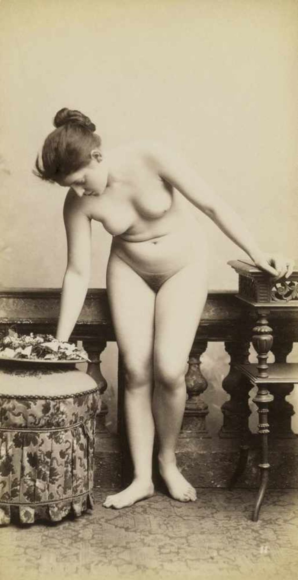 Erotic Photography: Selection of female nudesPhotographer unknown. Selection of female nudes. 1890s. - Bild 4 aus 5