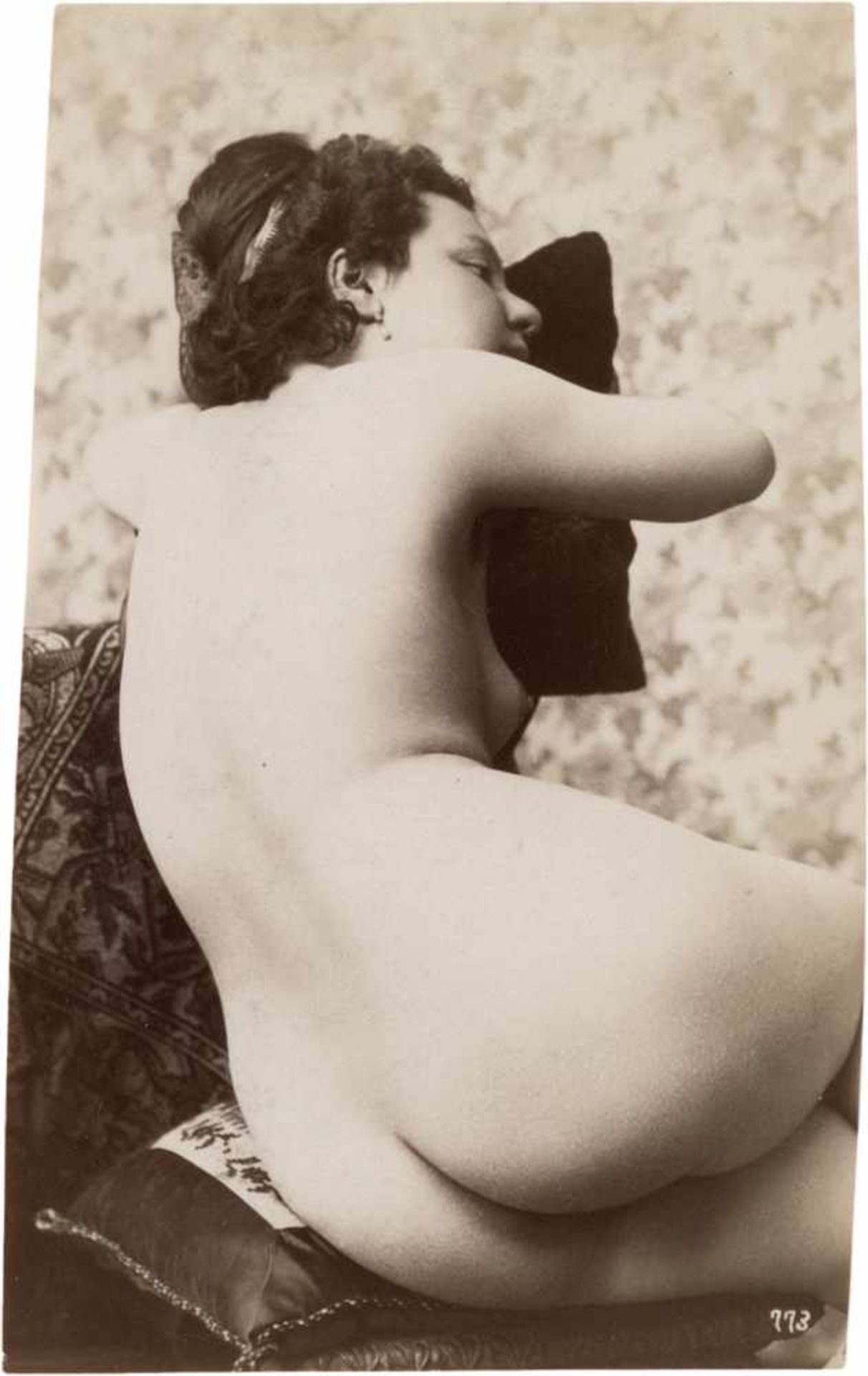 Erotic Photography: Album of erotic imagesPhotographer unknown. Album of erotic images. 1860s- - Bild 5 aus 6