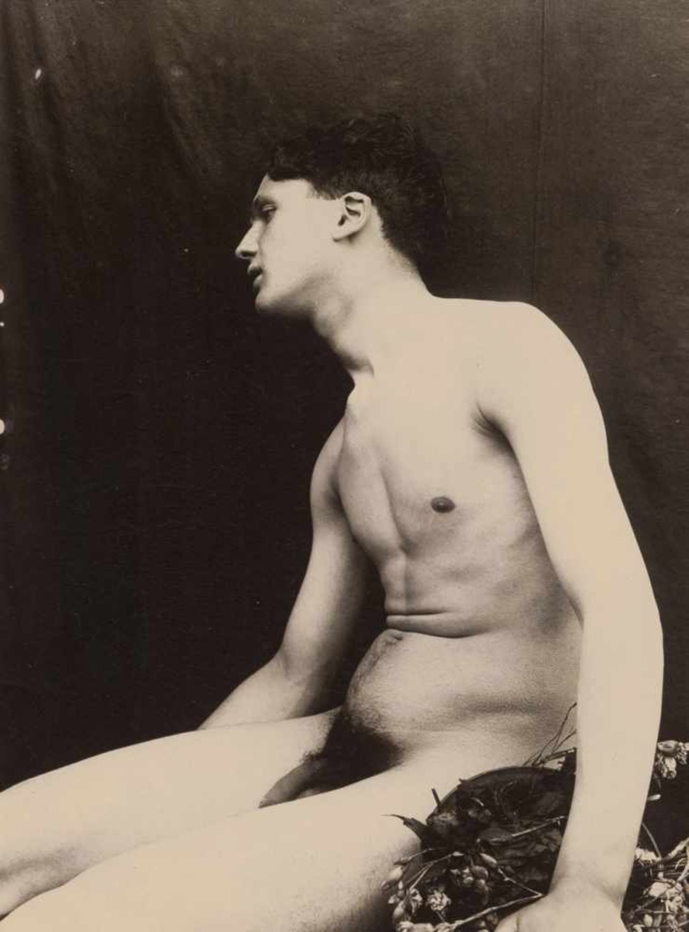 Plüschow, Guglielmo: Young nudeYoung nude. Circa 1900. Albumen print. 22,2 x 16,8 cm. Number 3676 in