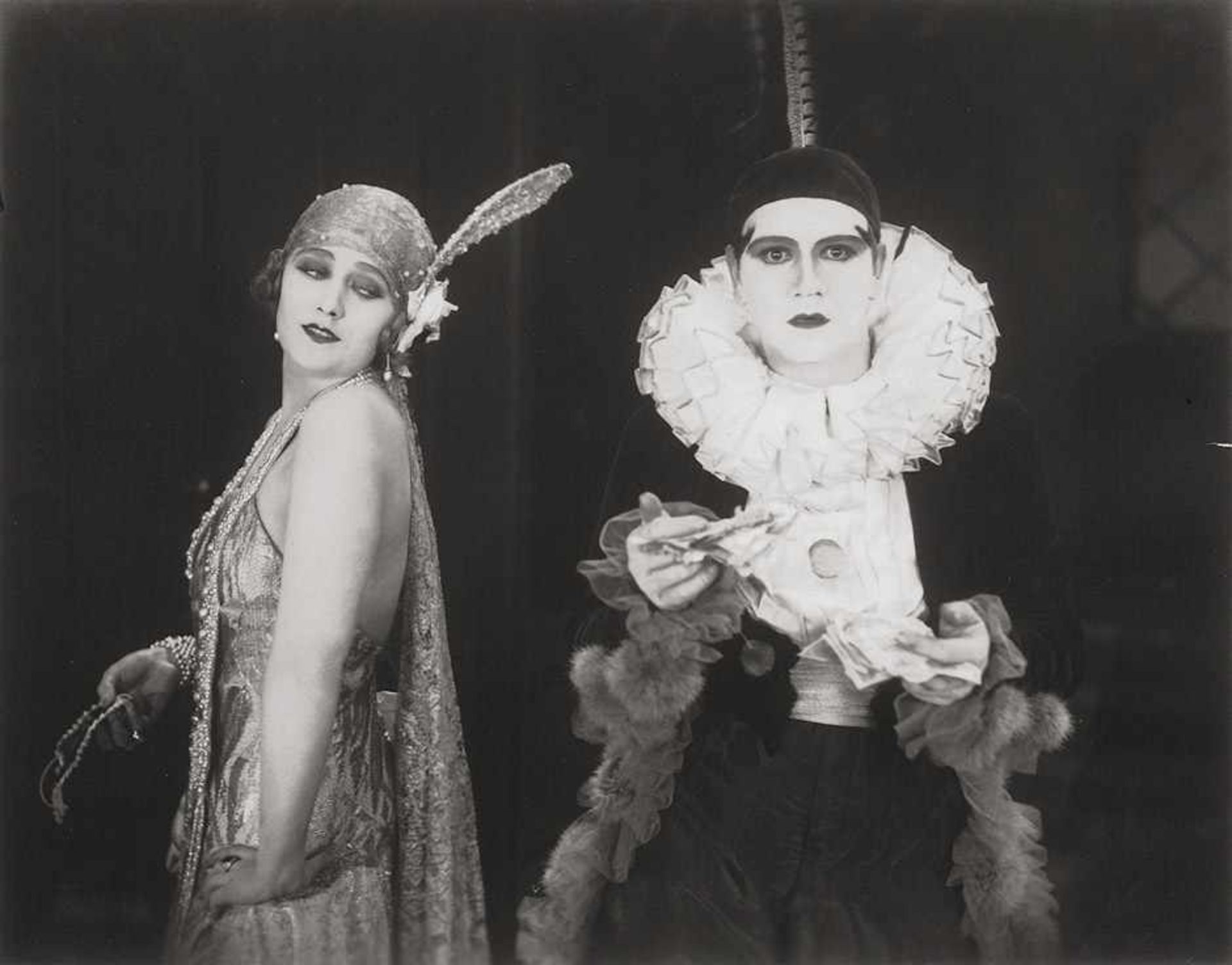 Film Photography: Stills from the film "Der schwarze Pierrot"Stills from the silent film "Der