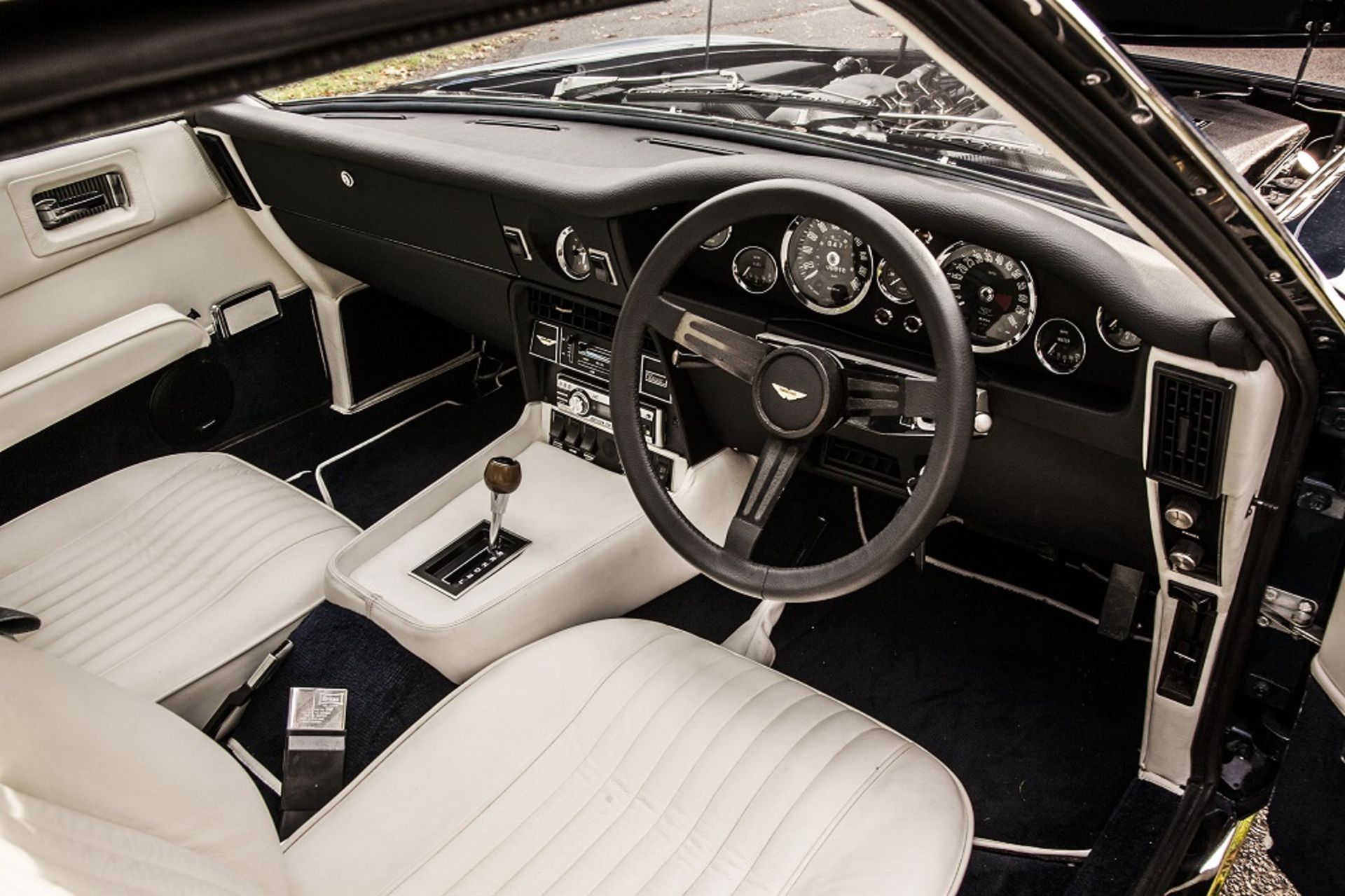 1973 Aston Martin V8 Series II Auto - Low mileage and restored - Image 14 of 17