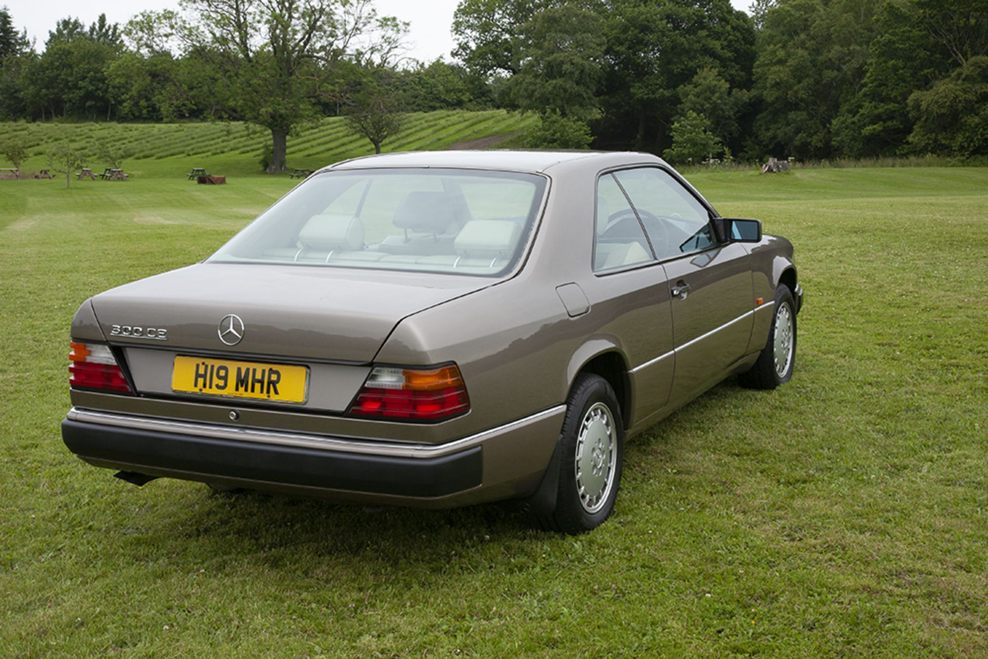 1990 Mercedes 300 CE W124 - Image 3 of 13