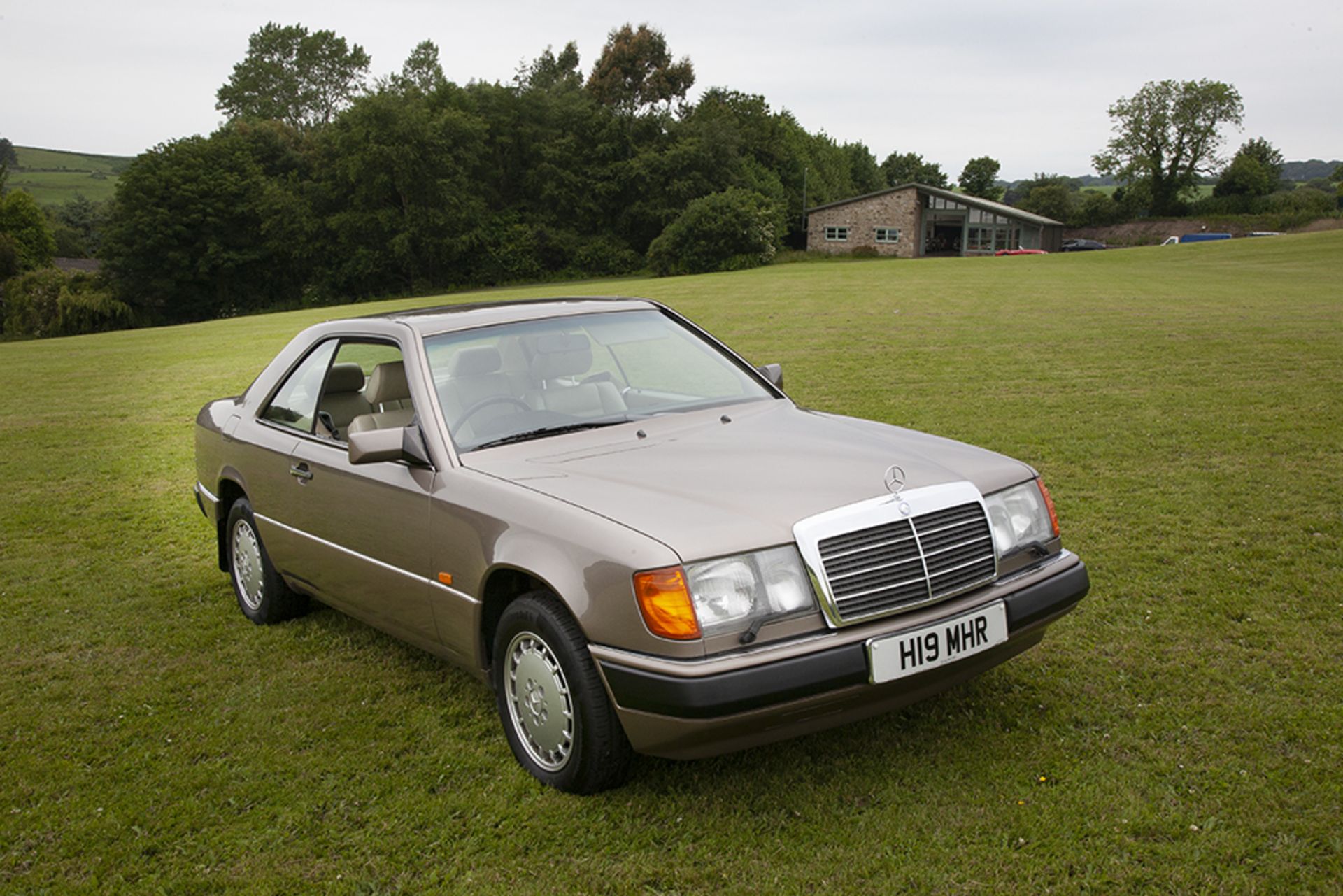 1990 Mercedes 300 CE W124 - Image 2 of 13