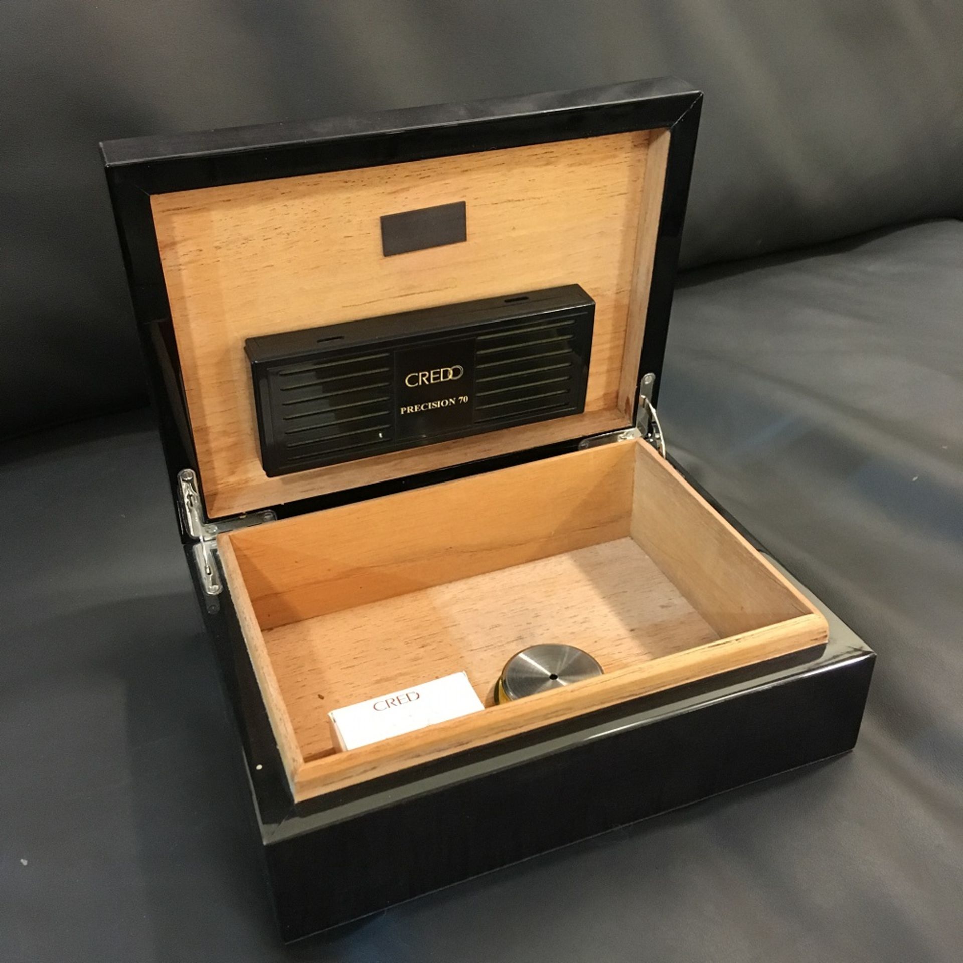 Genuine Aston Martin Cigar Humidor Black James Bond 007 - unused condition