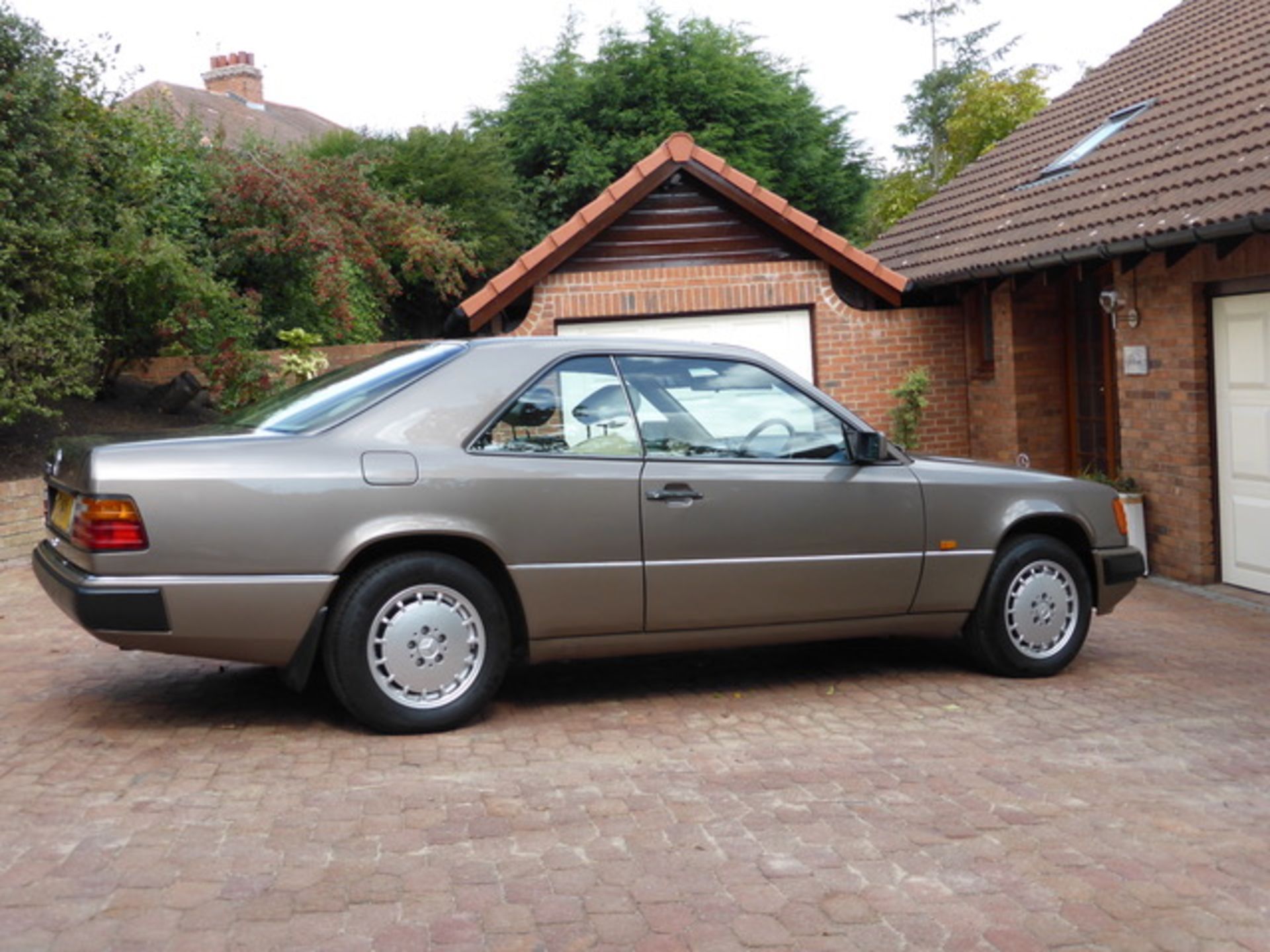 1990 Mercedes 300 CE W124 - Image 3 of 6