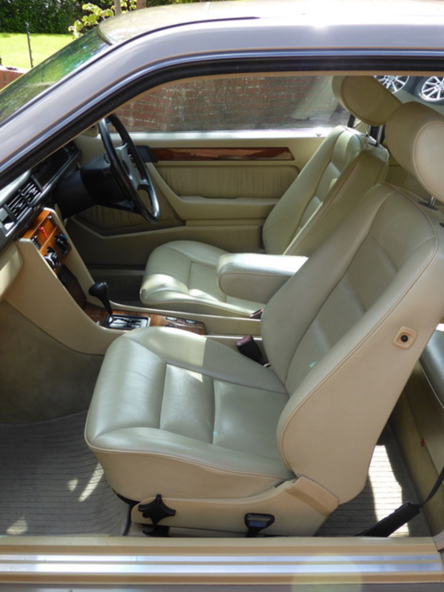 1990 Mercedes 300 CE W124 - Image 5 of 6