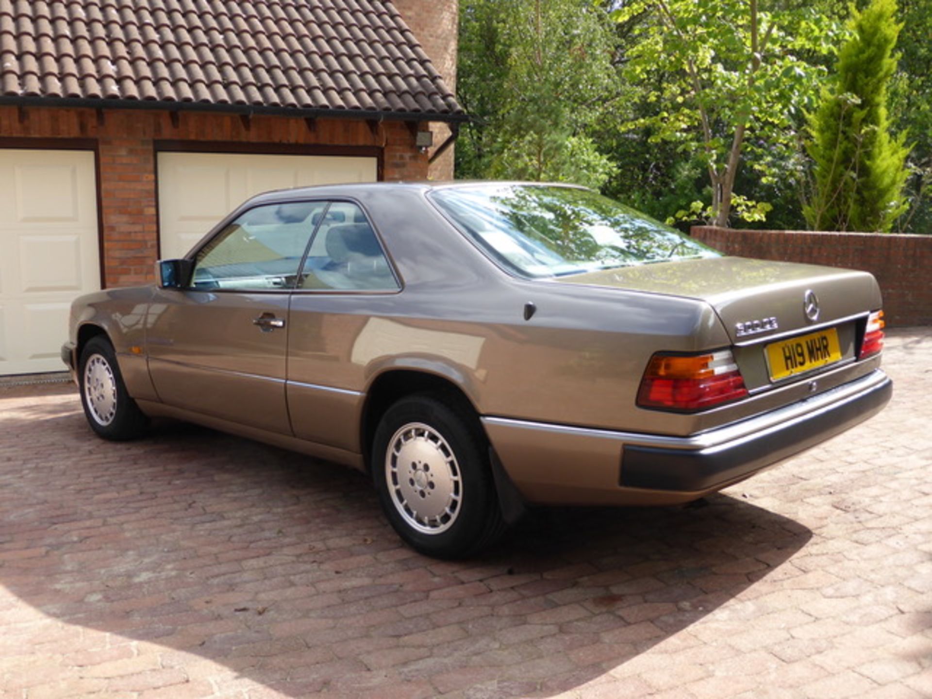 1990 Mercedes 300 CE W124 - Image 2 of 6