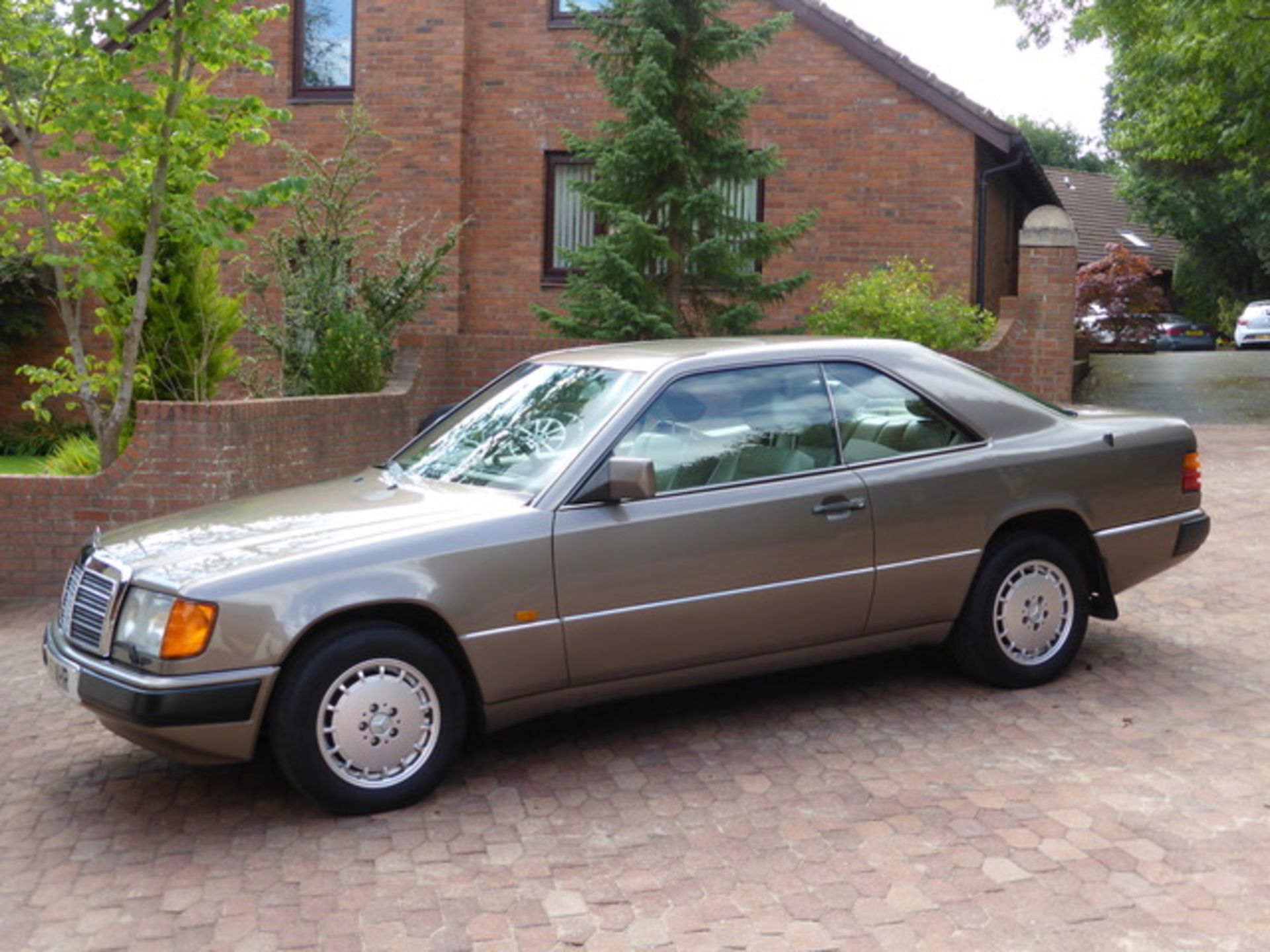 1990 Mercedes 300 CE W124