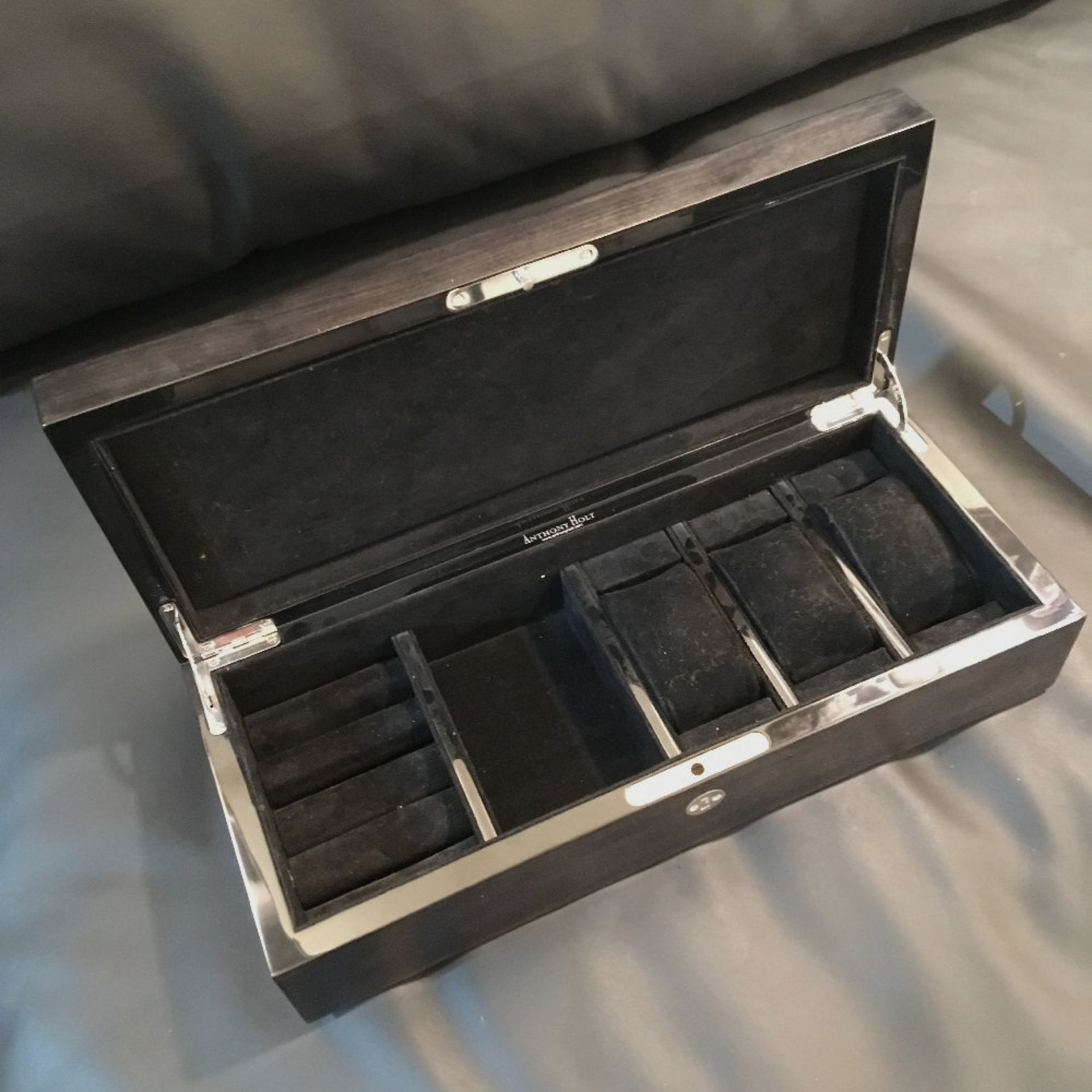 Aston Martin Black Valet Jewellery / Watch Box James Bond 007