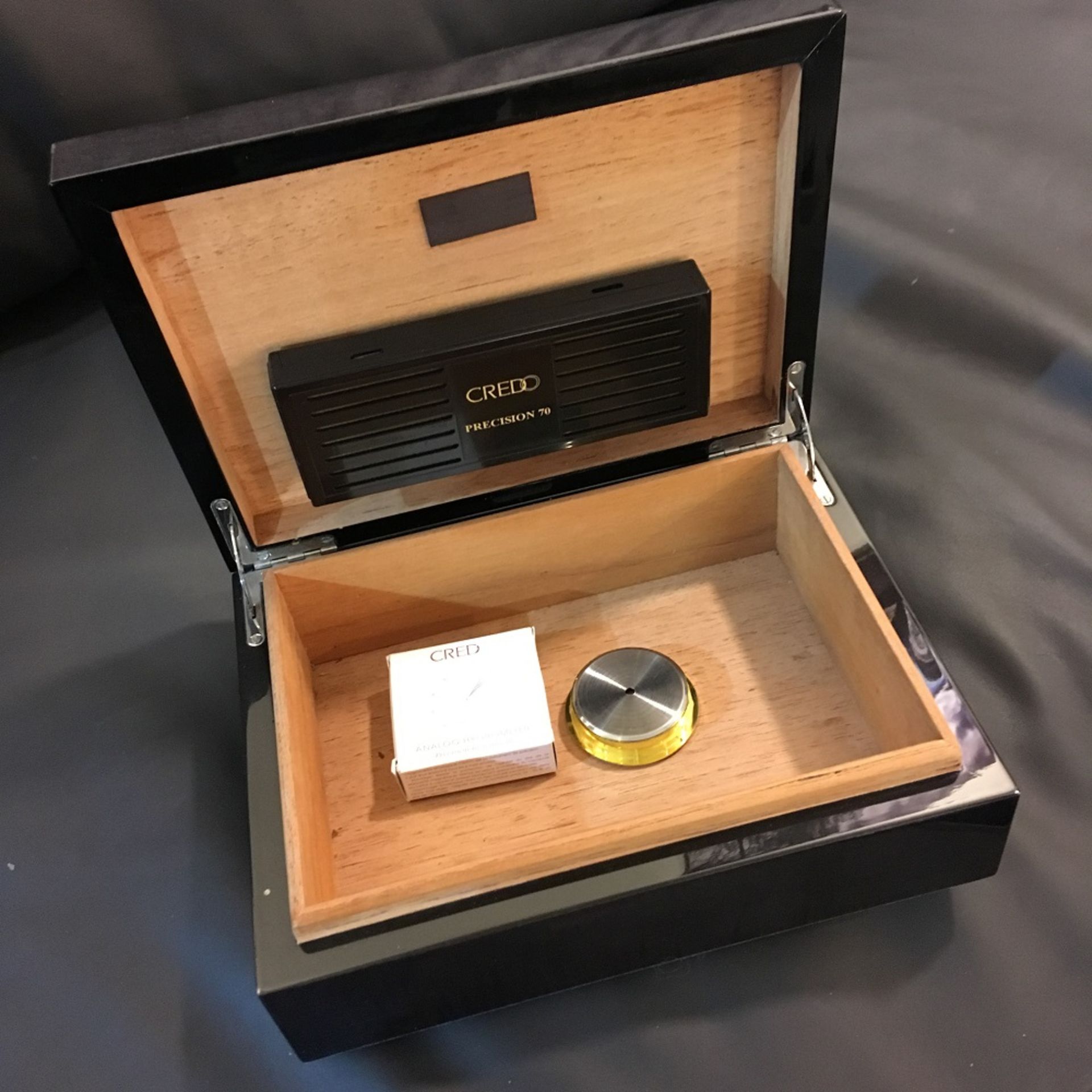 Genuine Aston Martin Cigar Humidor Black James Bond 007 - unused condition - Image 4 of 4