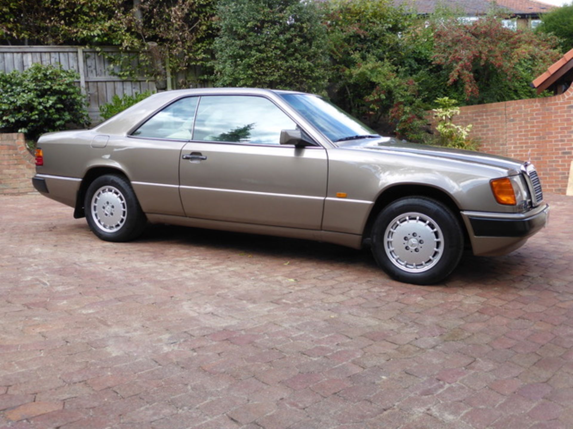 1990 Mercedes 300 CE W124 - Image 4 of 6