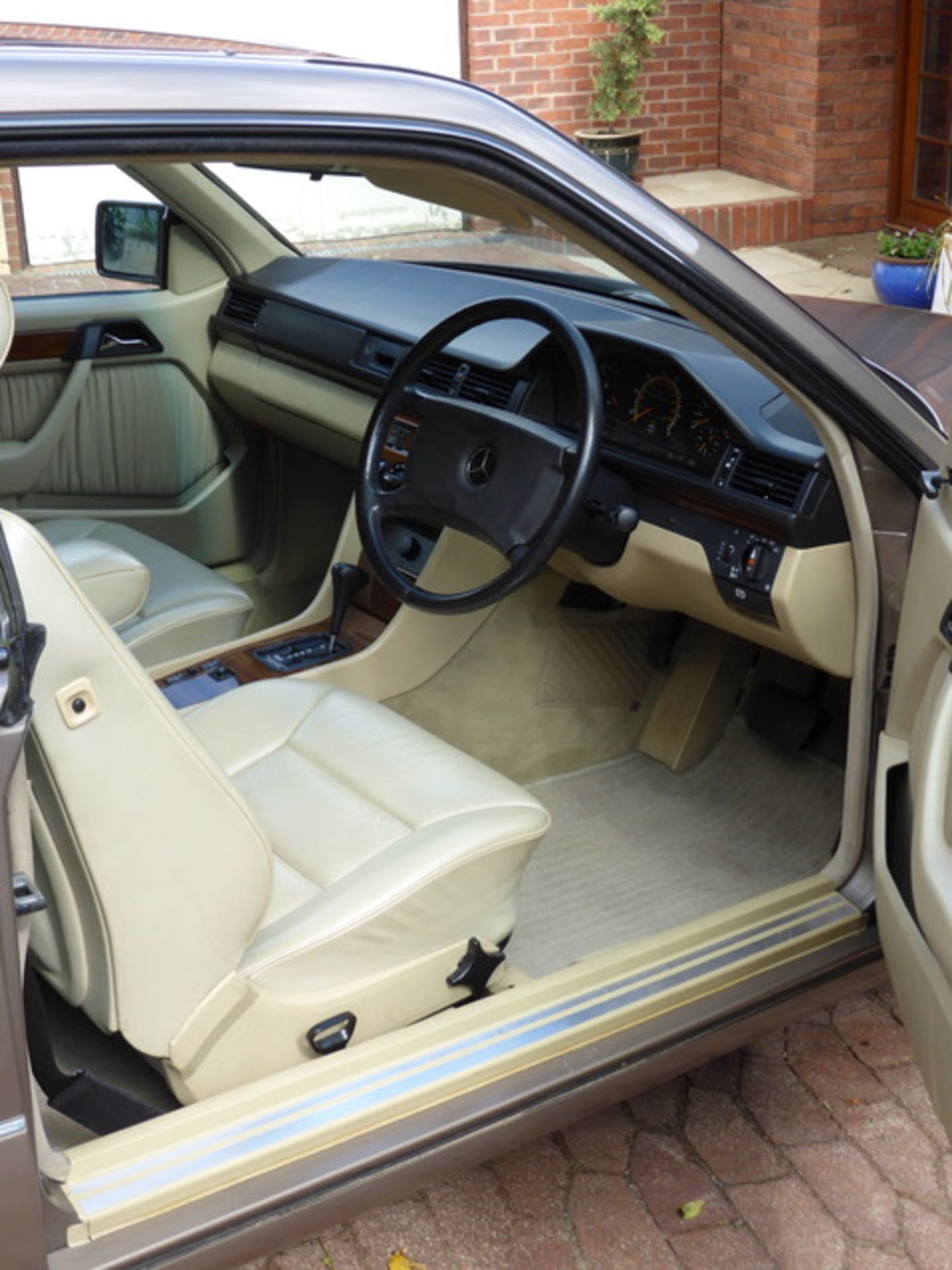 1990 Mercedes 300 CE W124 - Image 6 of 6