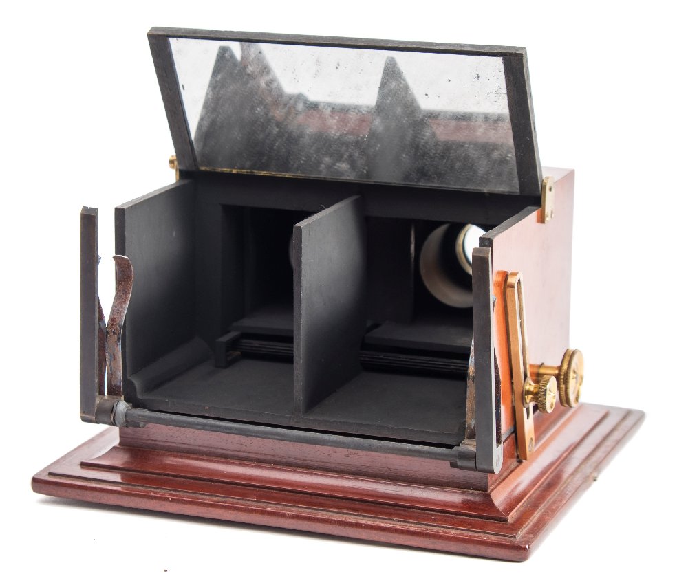 Stereoscope Viewer : A mahogany and lacquered brass tabletop achromatic stereoscope by R & J Beck, - Image 2 of 2