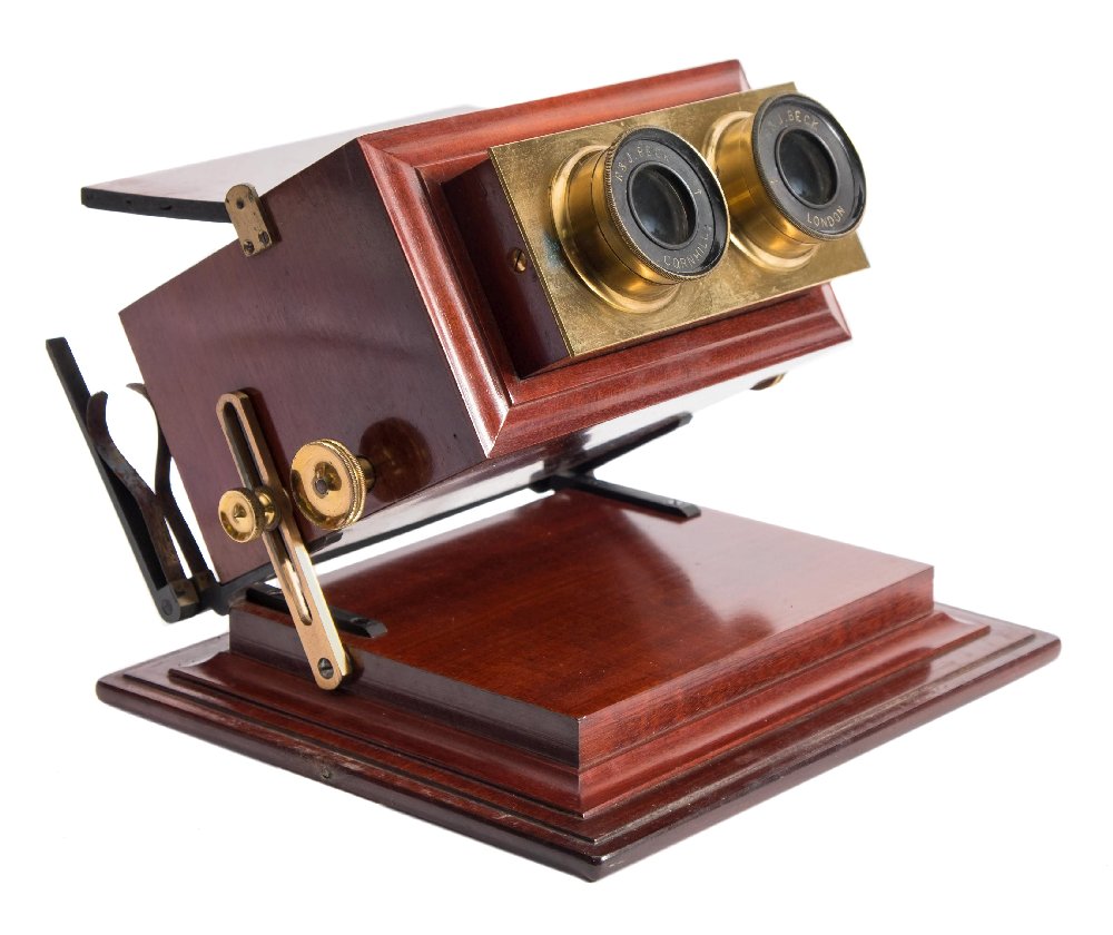 Stereoscope Viewer : A mahogany and lacquered brass tabletop achromatic stereoscope by R & J Beck,