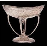 An Edward VII silver table center-piece, maker Goldsmiths & Silversmiths Co. Ltd.
