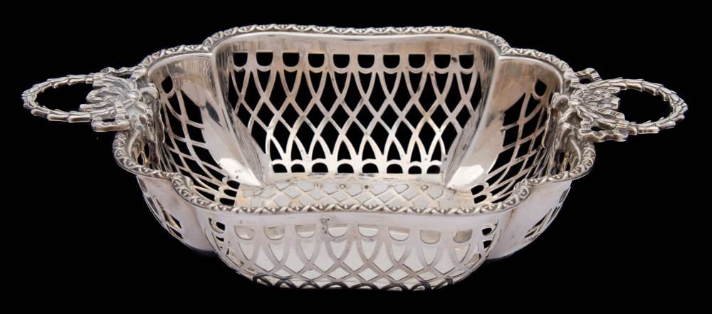 A George V silver bon bon dish, maker Synyer & Beddoes, Birmingham, 1911: of square lobed form,