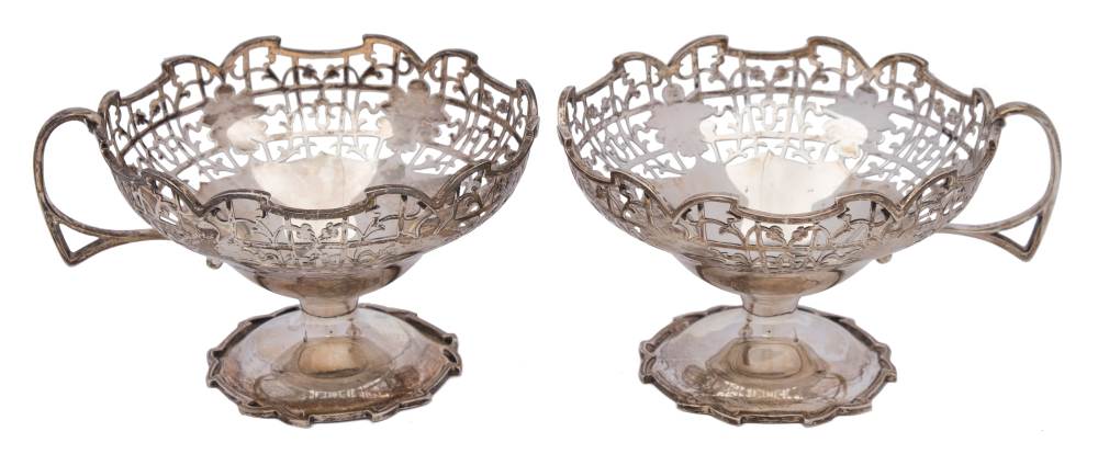 A pair of George V silver sweetmeat bowls, maker Viner's Ltd, Sheffield, 1932: of circular outline,