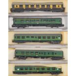 Wren Micro Model N gauge, a group of five passenger coaches:, two No 352 SR green coaches,