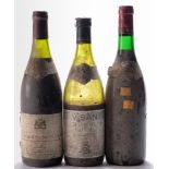 A bottle of Cotes de Beaune-Villages de Chirolles & Cie, 1986,