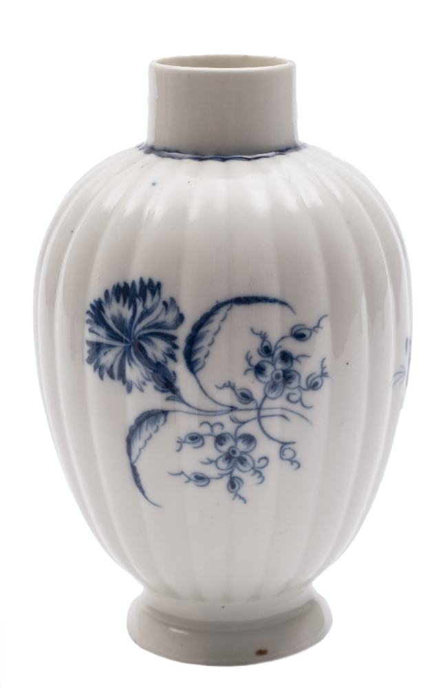A First Period Worcester blue and white tea canister: painted in 'The Gillyflower' pattern,