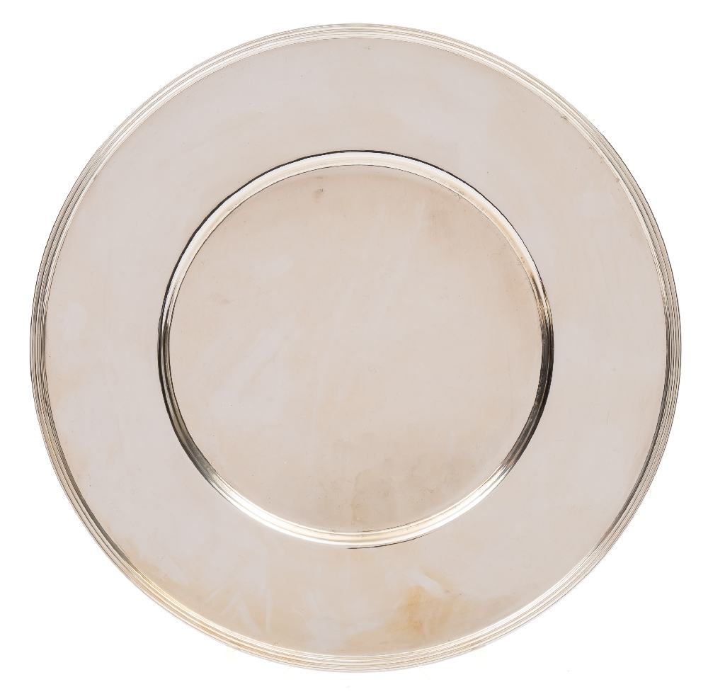A set of fourteen 20th century German sterling silver dinner plates, maker Jakob Grimminger, - Image 6 of 16