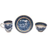 A Caughley blue and white trio: printed with the chinoiserie 'Fence and House' pattern within gilt