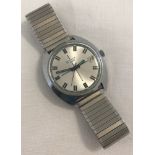 A vintage men's Sekonda watch with expandable strap.