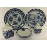 5 pieces of blue and white oriental ceramics.