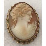 A cameo brooch/pendant set in yellow gold.