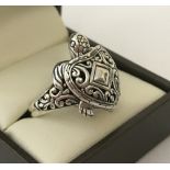 A 925 silver turtle ring with pierced work decoration.