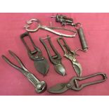 A tray of vintage secateurs, weighing scales and a small vice.
