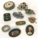 A collection of 10 vintage brooches.