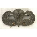 WW2 style D-Day US Parachute Wings pin back badge with 2 combat stars and arrow head.