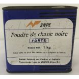 A 1kg tin of SNPE Black Powder (French).