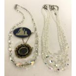 4 pieces of vintage costume jewellery.