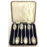 A cased set of 6 silver teaspoons with golf club motif to handles.