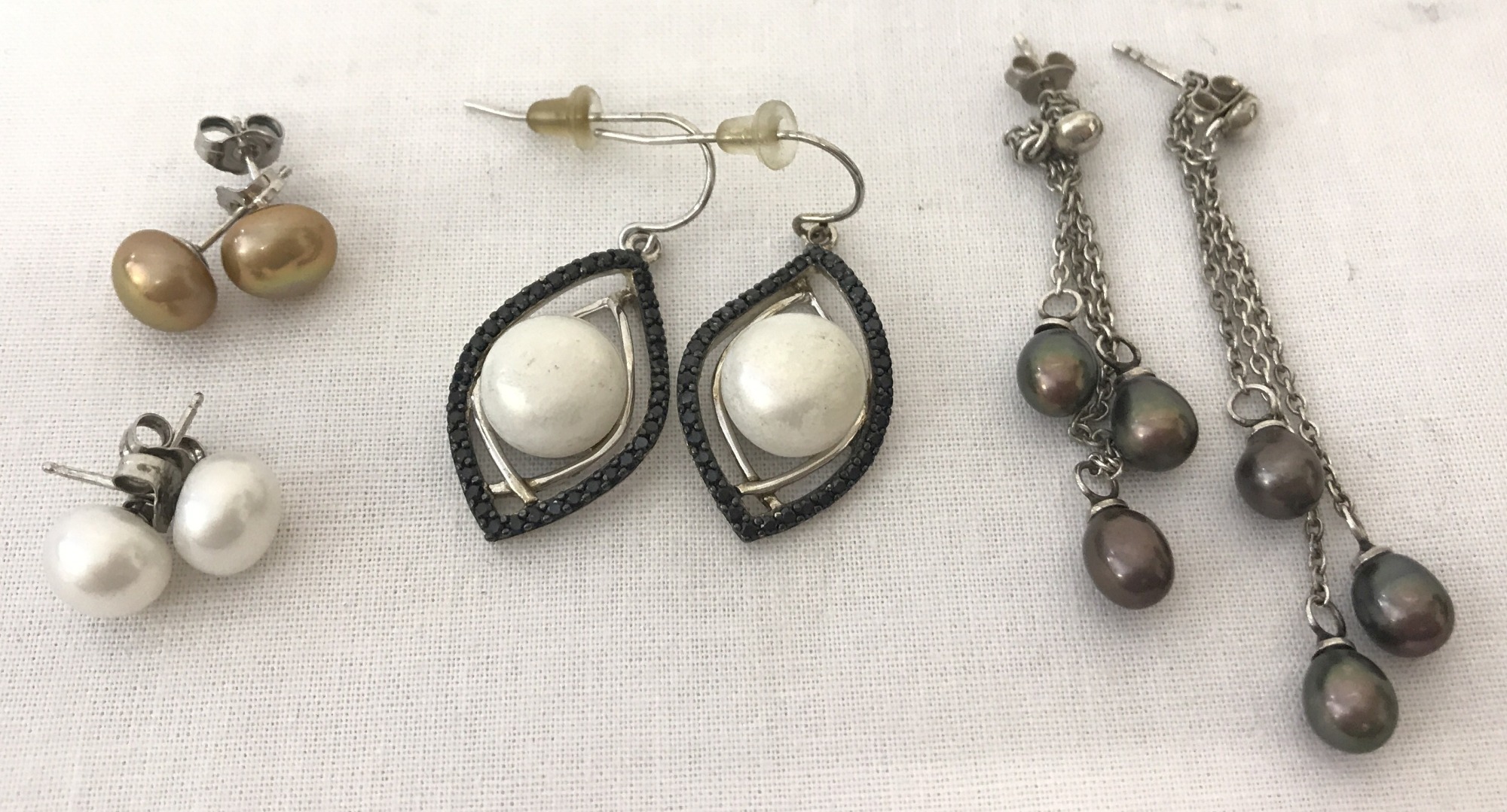 4 pairs of freshwater pearl earrings. Some marked 925.