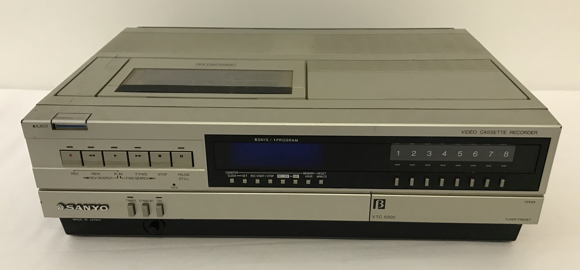 Sanyo VTC 5000 Betacord top loading Video Cassette Recorder.