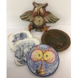 A painted terracotta owl clock together with 4 collectors plates, 2 depicting owls.