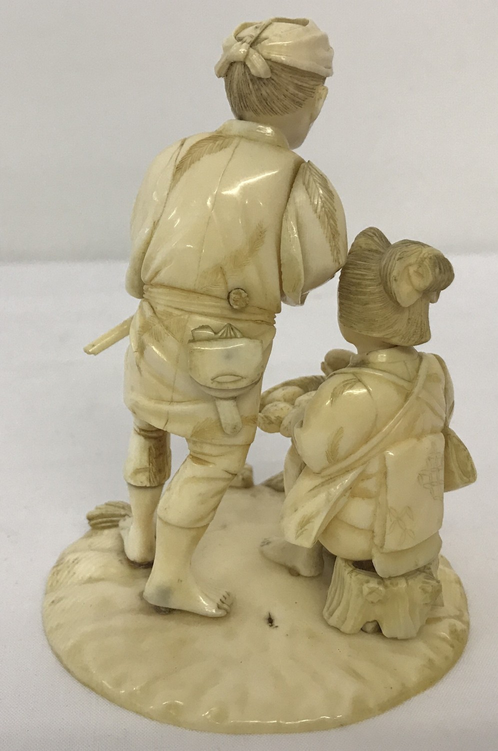 An antique carved ivory figure of an oriental lady and gentleman. - Image 2 of 3