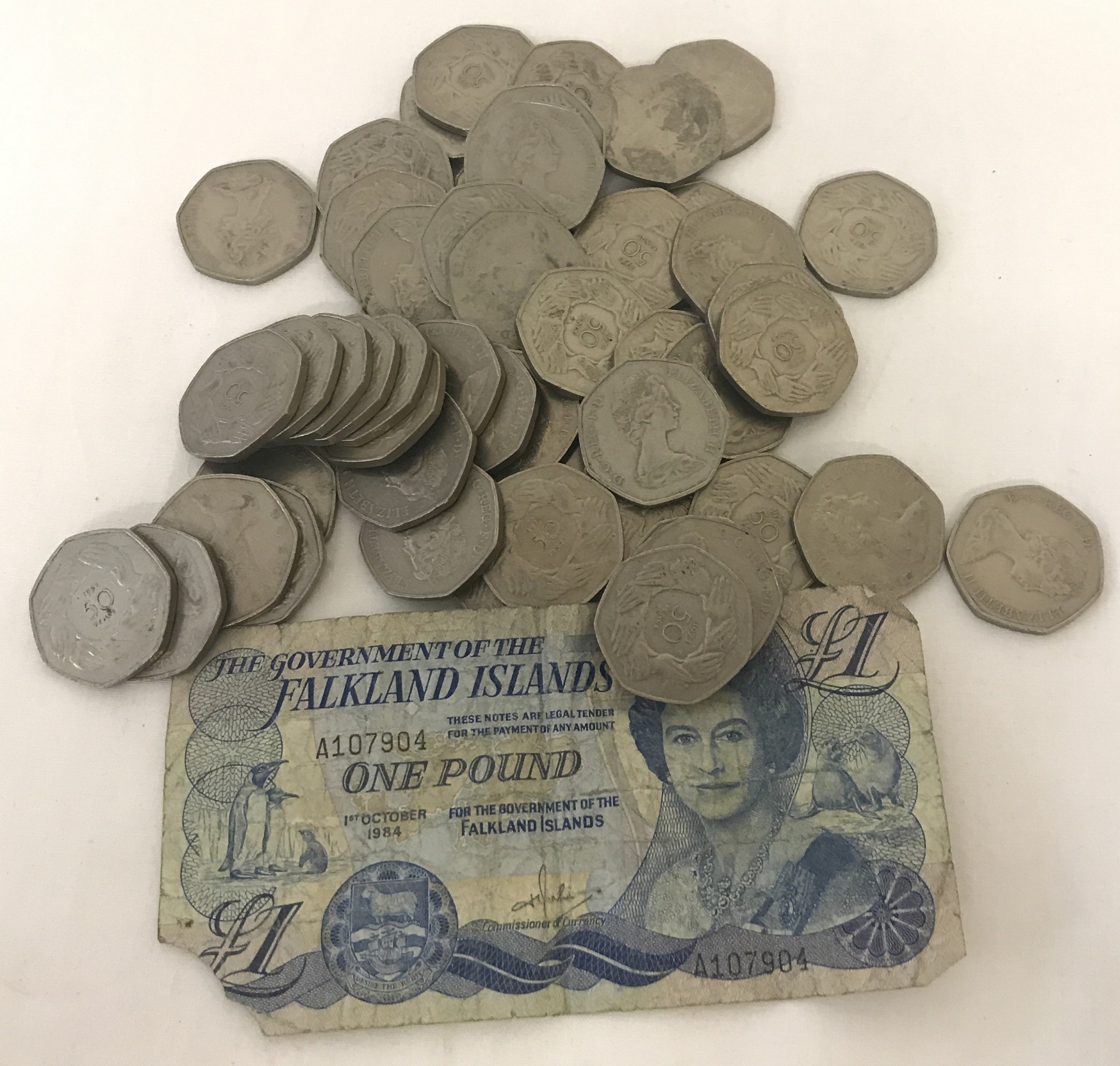 A bag of 50p pieces all depicting the joining hands and dated 1973.