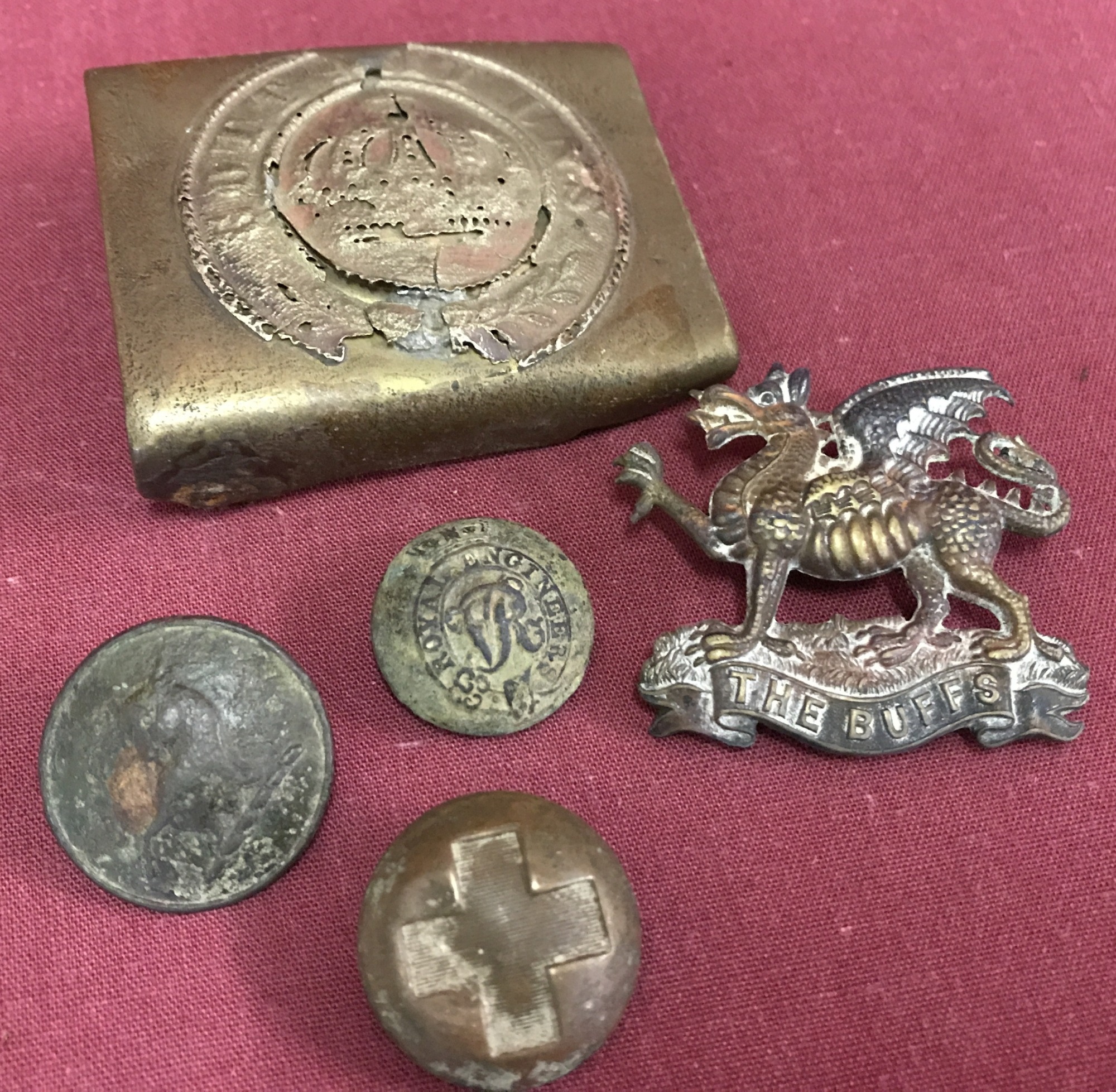 A collection of mostly military battlefield finds.