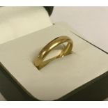 A vintage 22ct gold wedding band.