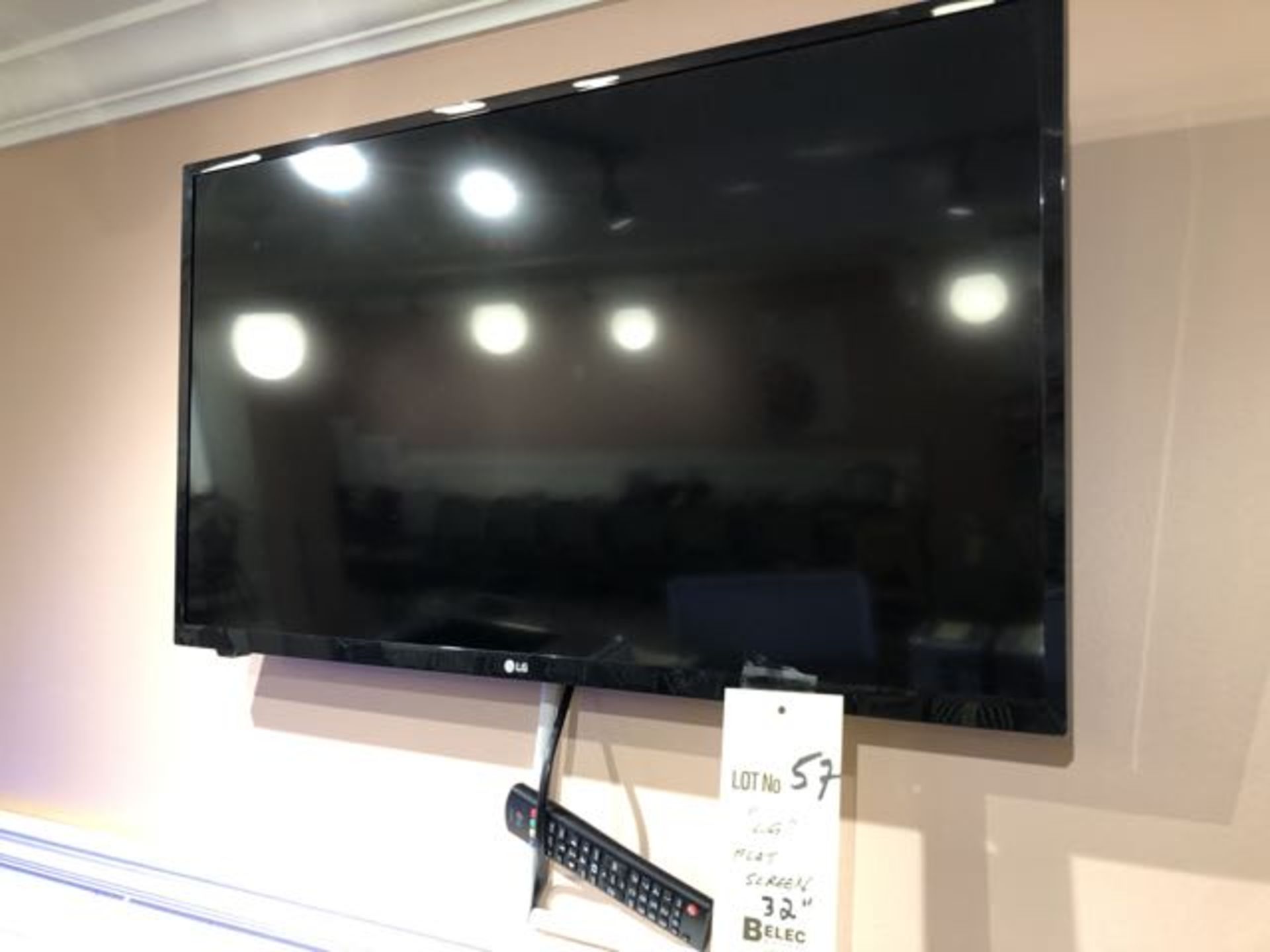 Télévision LG 32 " avec manette ctrl et support mural tele