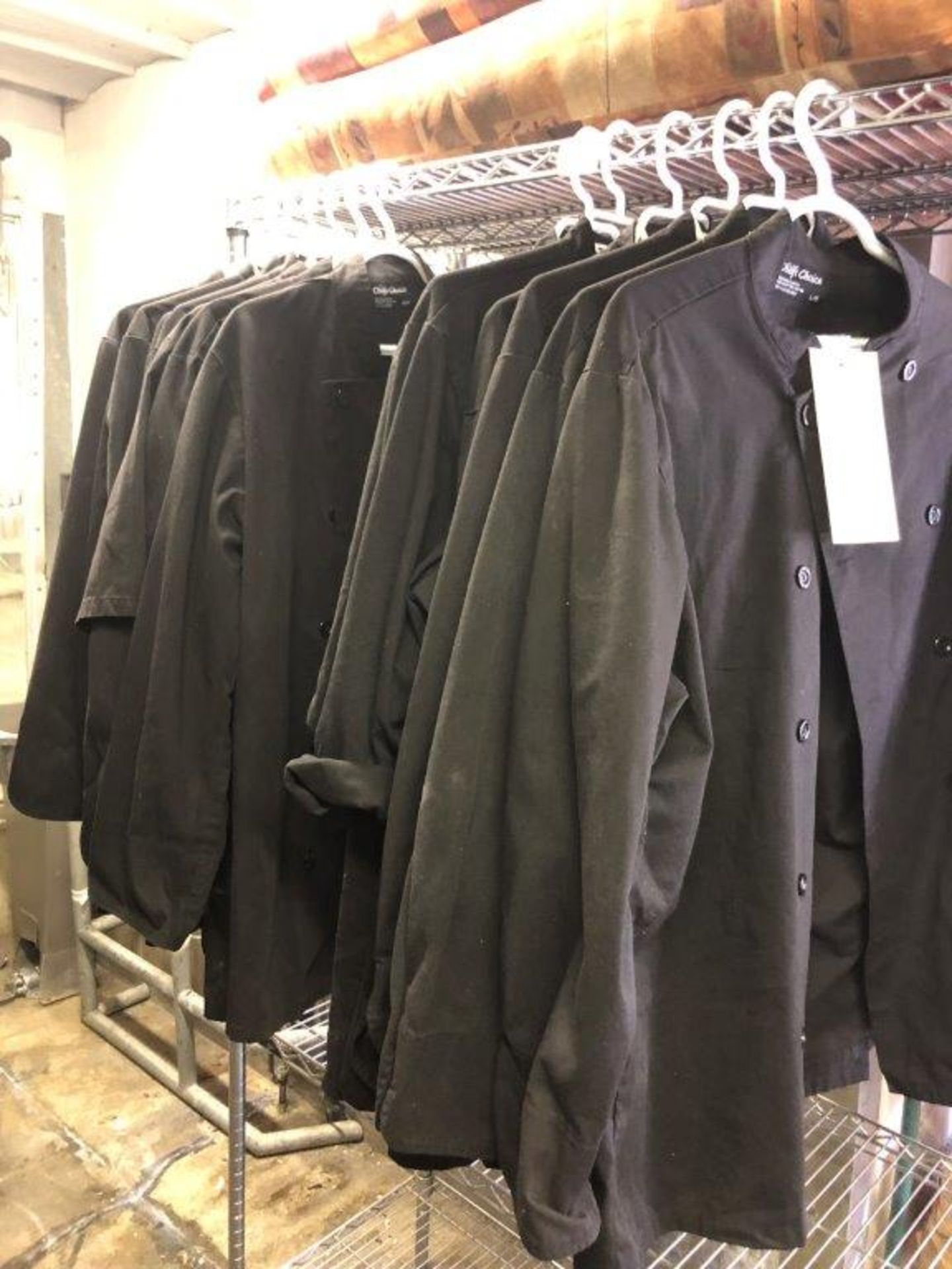 (13) Jackets CHEF noirs, 6 larges, 6 medium, 1 small - Image 2 of 2