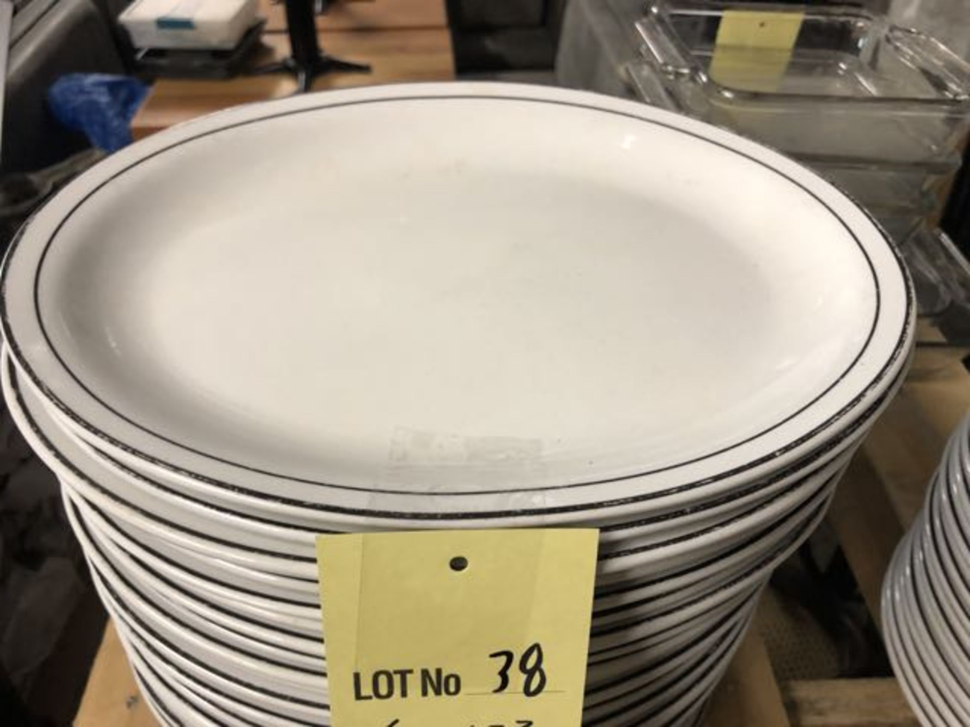 Lot de (23) assiettes ovales