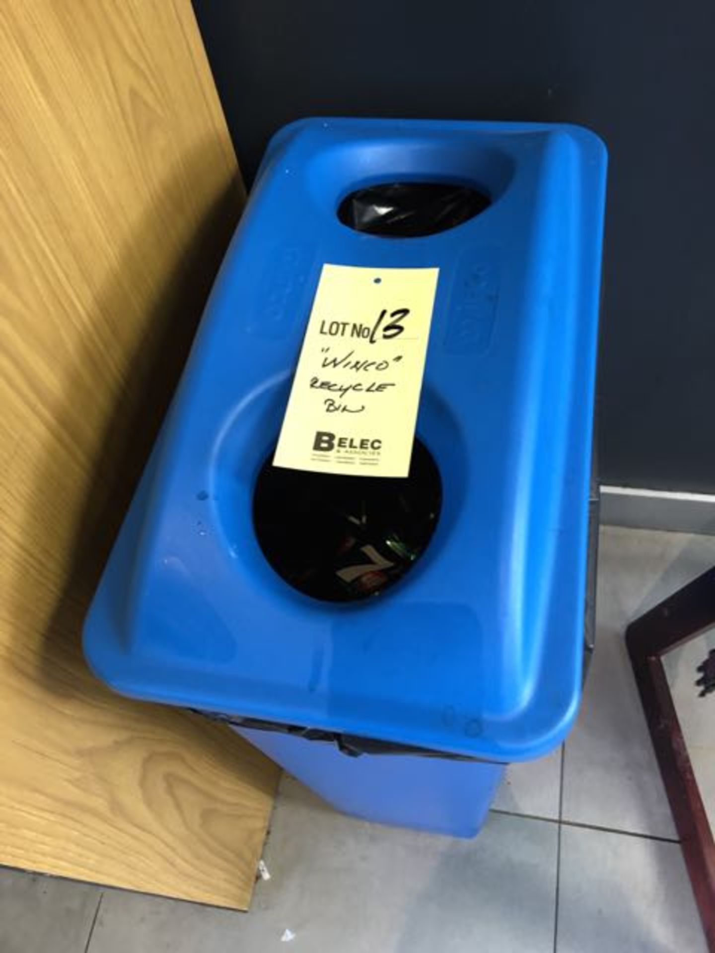 WINCO Receptacle à recyclage a/ couvercle - Image 2 of 2