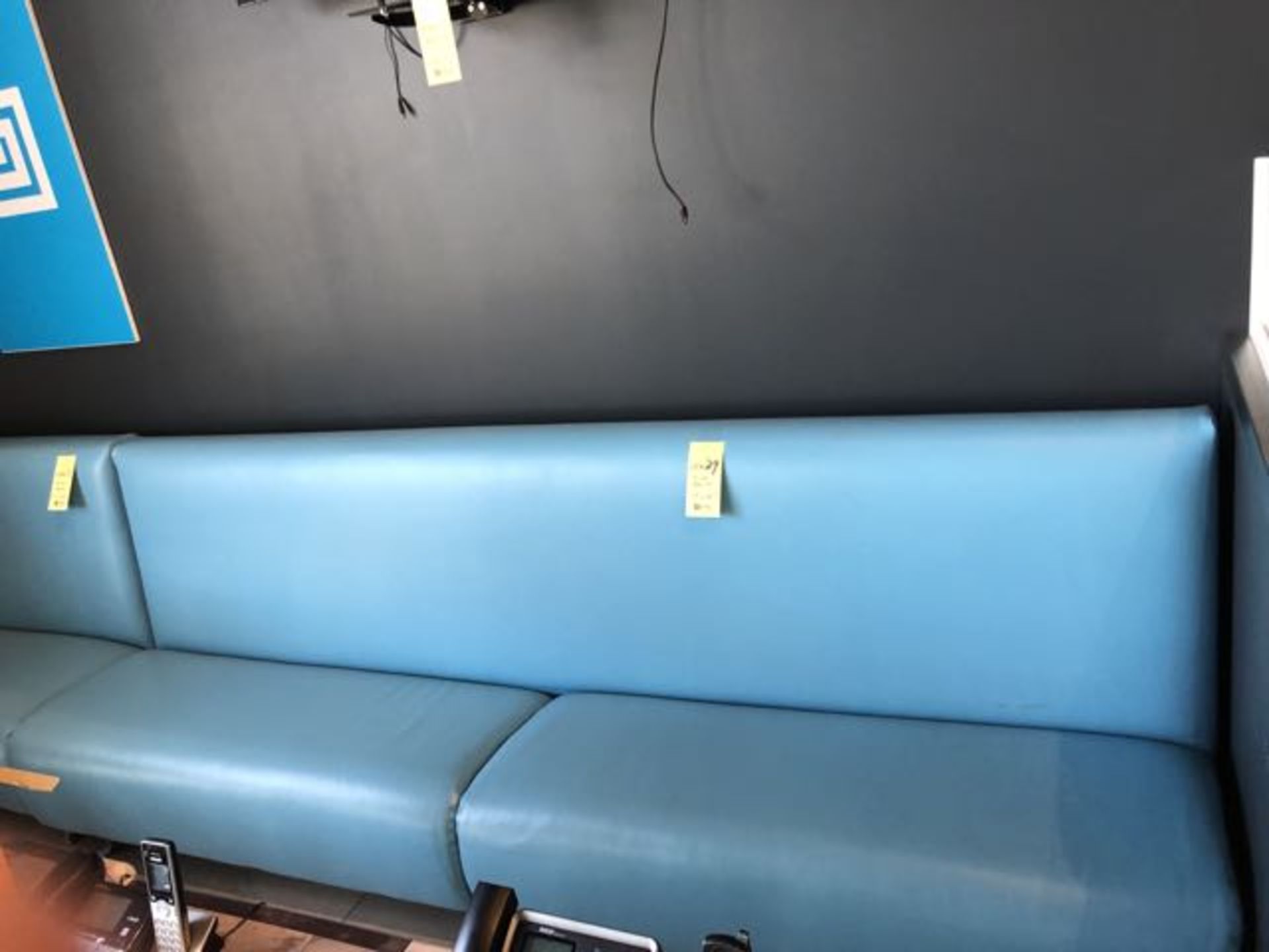 Banquette, bleue 9' x 28" - Image 3 of 3