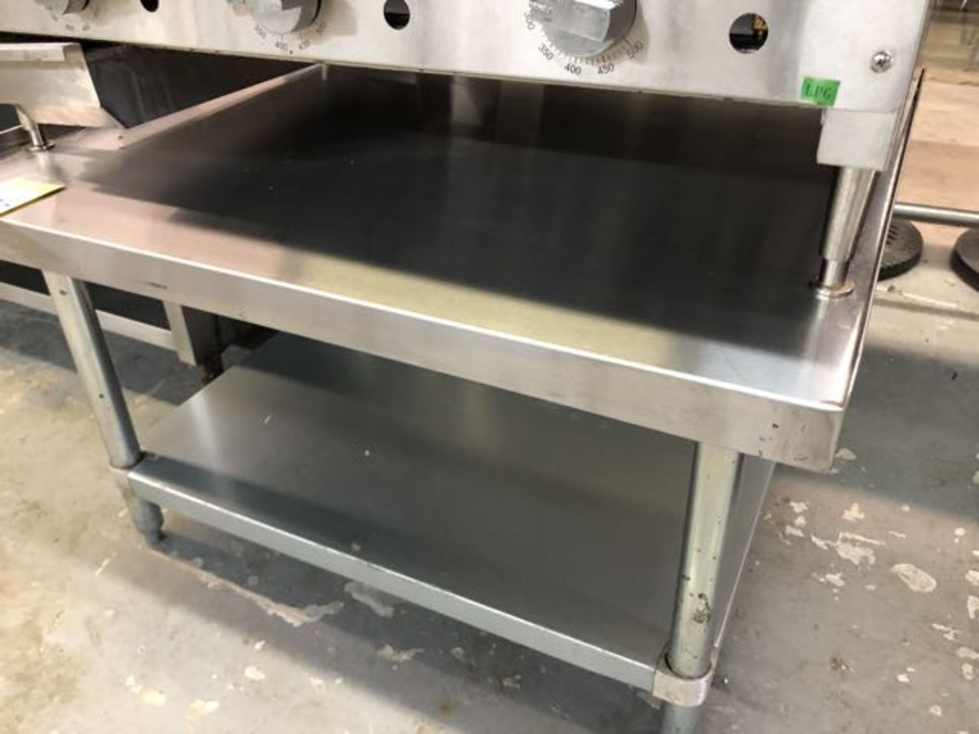 Base d'équipement en acier Inox 37 x 29"